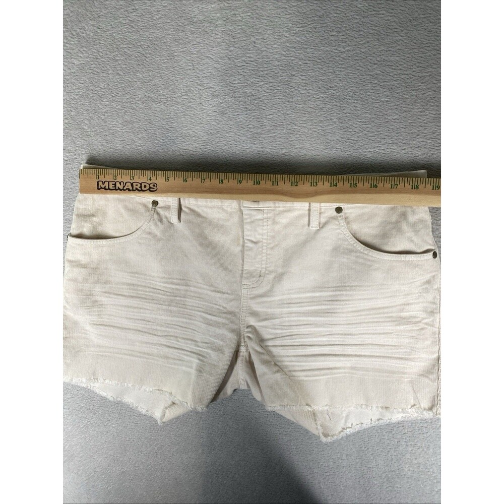 Carve Designs Oahu Shorts Women's 14 Cream 6” Raw Hem Corduroy - Picture 2 of 8